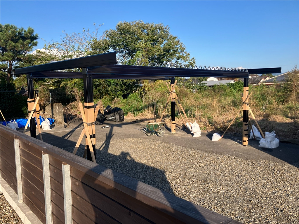 石田トーヨー住器のブラックで統一！外窓×エクステリアでおしゃれな外観に✨①【カーポートSW編】の施工前の写真3