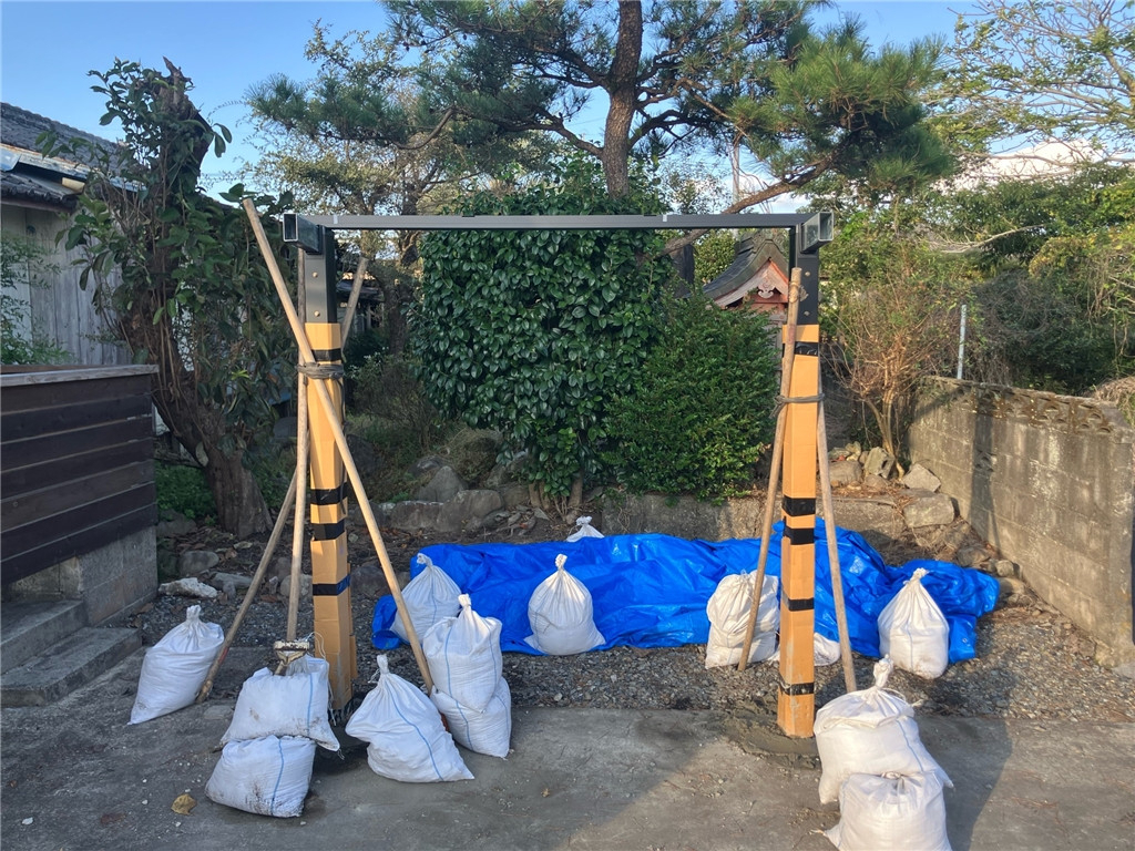 石田トーヨー住器のブラックで統一！外窓×エクステリアでおしゃれな外観に✨②【サイクルポート フーゴミニ編】の施工前の写真1