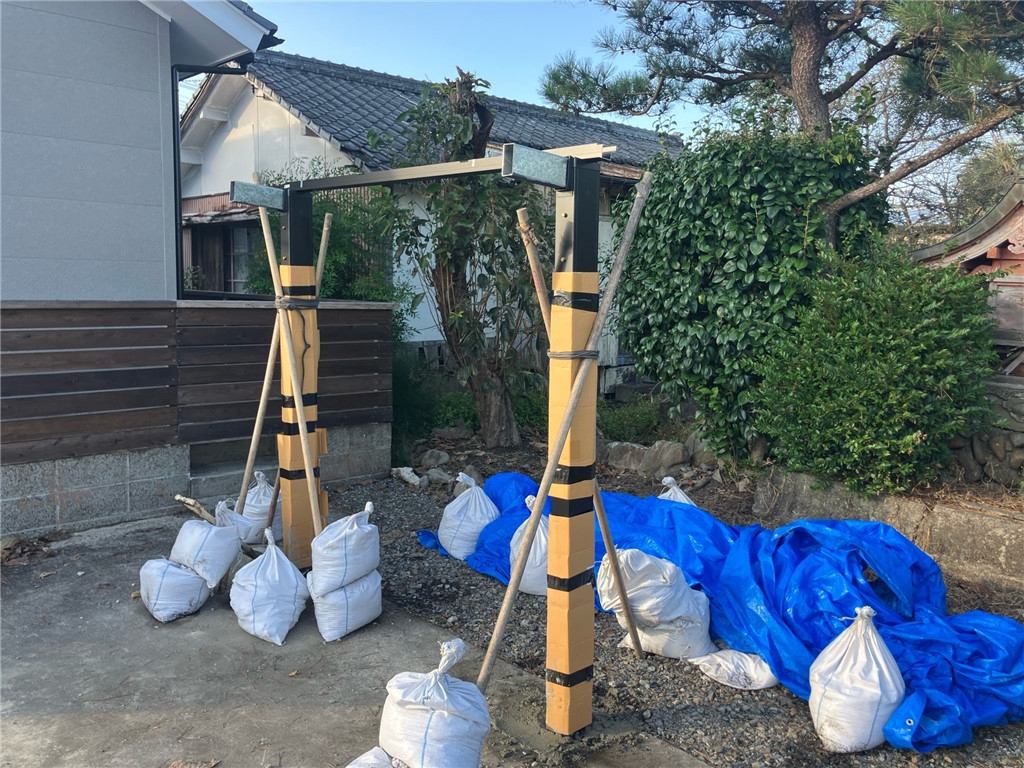 石田トーヨー住器のブラックで統一！外窓×エクステリアでおしゃれな外観に✨②【サイクルポート フーゴミニ編】の施工前の写真2