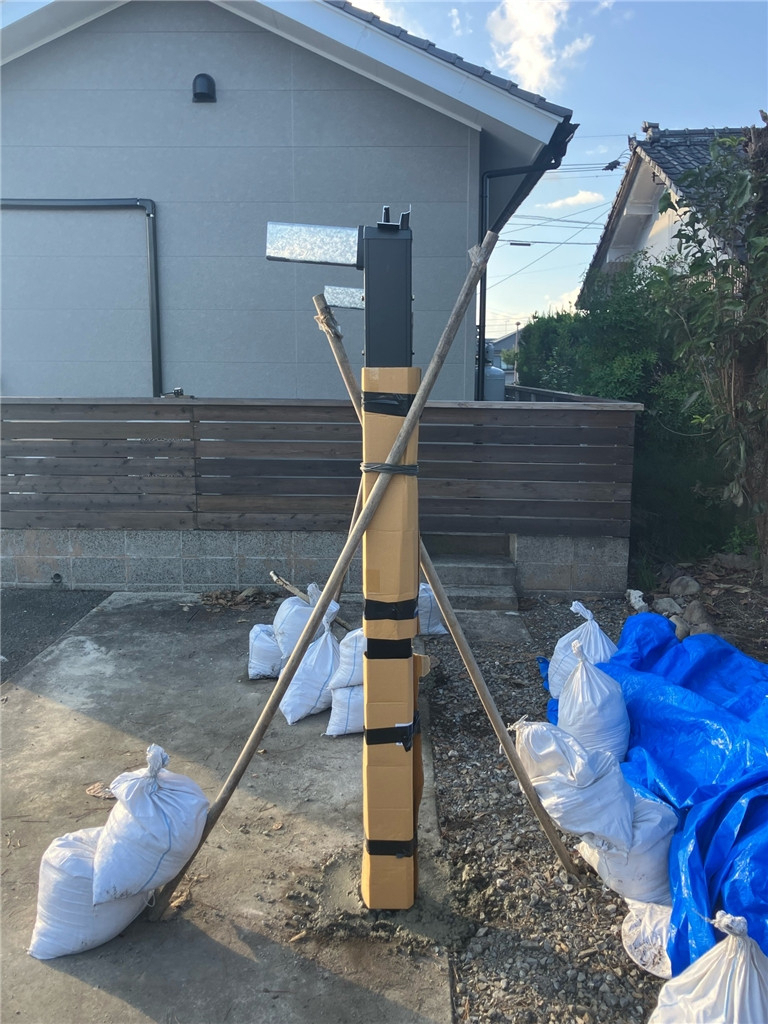 石田トーヨー住器のブラックで統一！外窓×エクステリアでおしゃれな外観に✨②【サイクルポート フーゴミニ編】の施工前の写真3