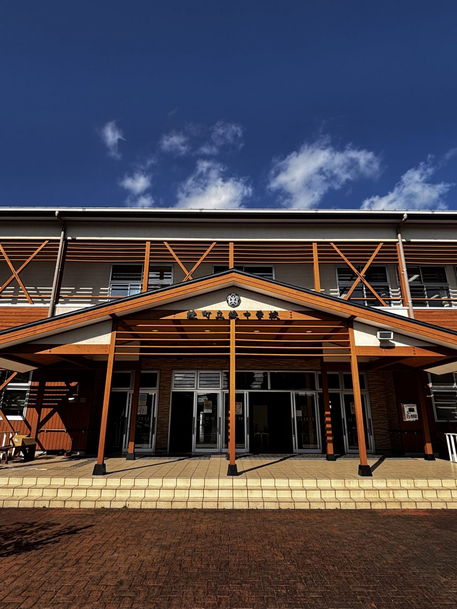 石田トーヨー住器の母校を想う気持ちで✨ 綾中学校にエクスポストを設置しましたの施工前の写真1