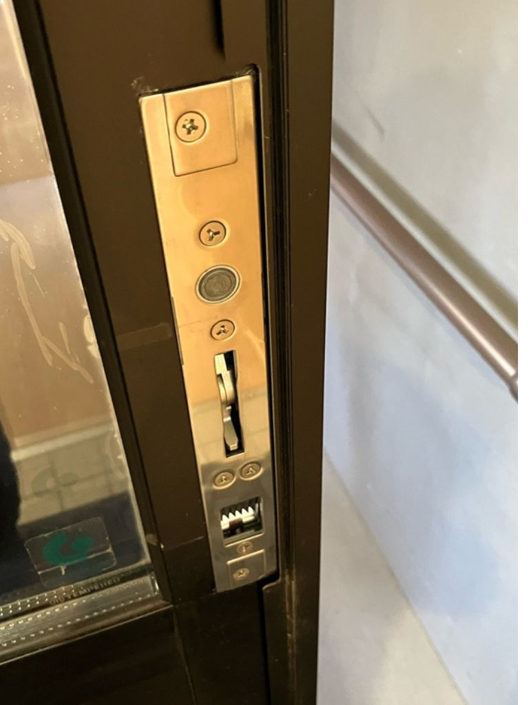 石田トーヨー住器の「鍵が閉まらない！」勝手口引戸を部品交換で安心復旧の施工後の写真1