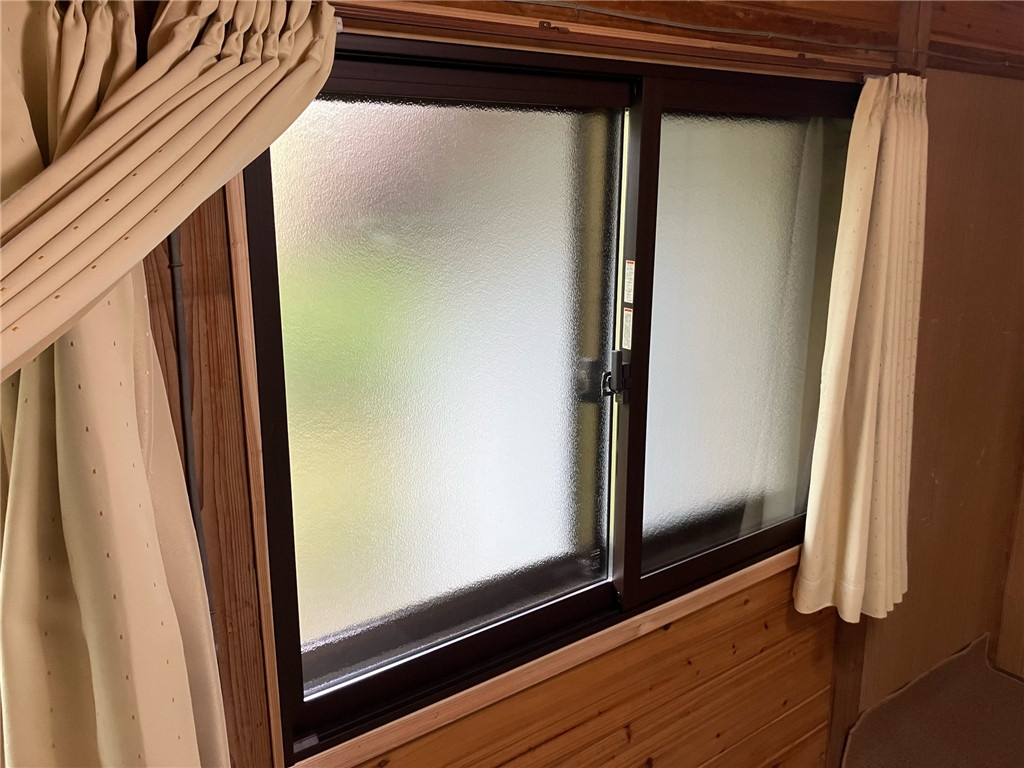 石田トーヨー住器の【補助金活用】築100年の家が、この冬あたたかく。娘さんの想いから始まった窓リノベの施工後の写真2