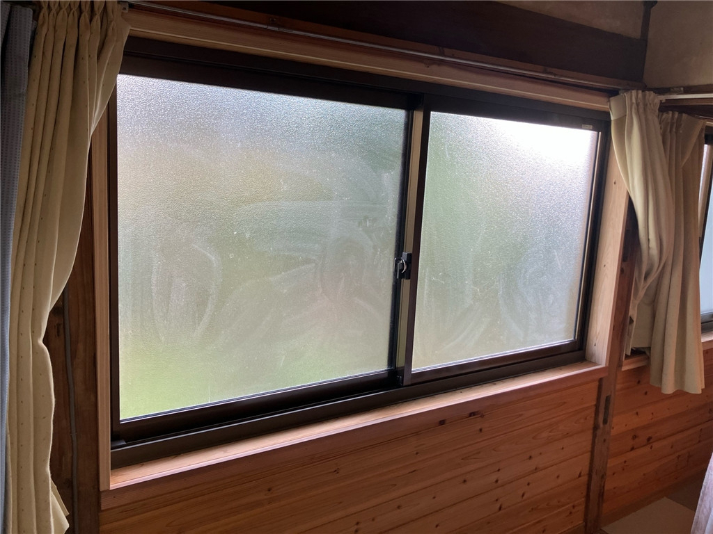 石田トーヨー住器の【補助金活用】築100年の家が、この冬あたたかく。娘さんの想いから始まった窓リノベの施工前の写真2