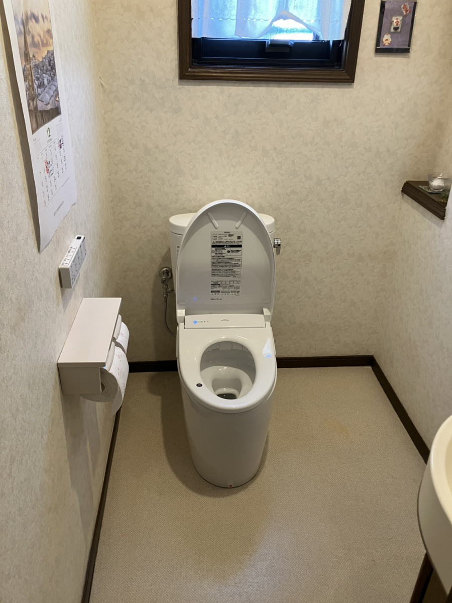 石田トーヨー住器の【補助金併用】内窓の追加設置とトイレ交換を同時施工｜補助金を２つ併用活用した快適リフォーム🚽の施工後の写真1