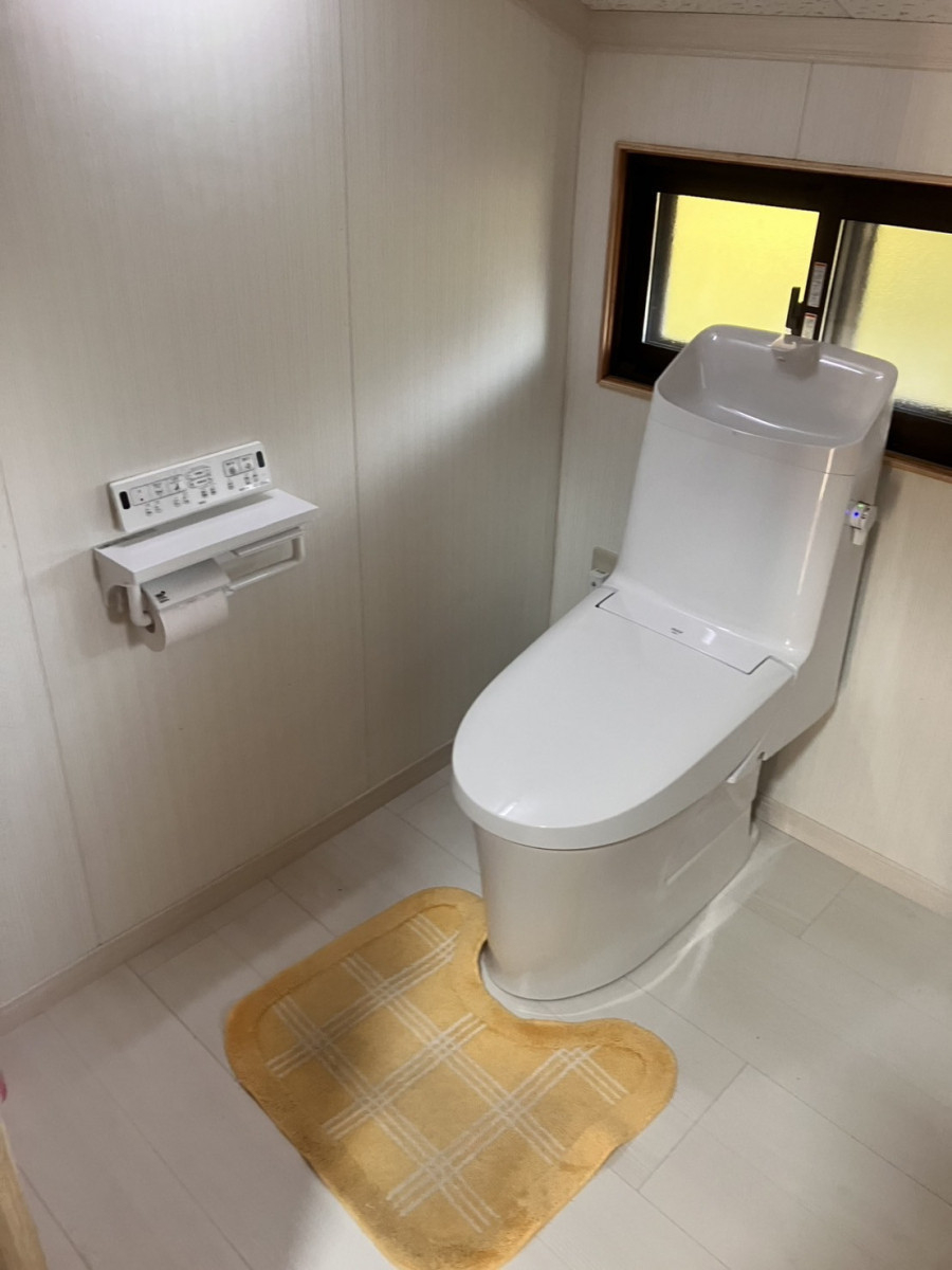 石田トーヨー住器の【続編】築100年の家に、毎日の快適をプラス。やさしさ広がるトイレリフォームの施工後の写真2