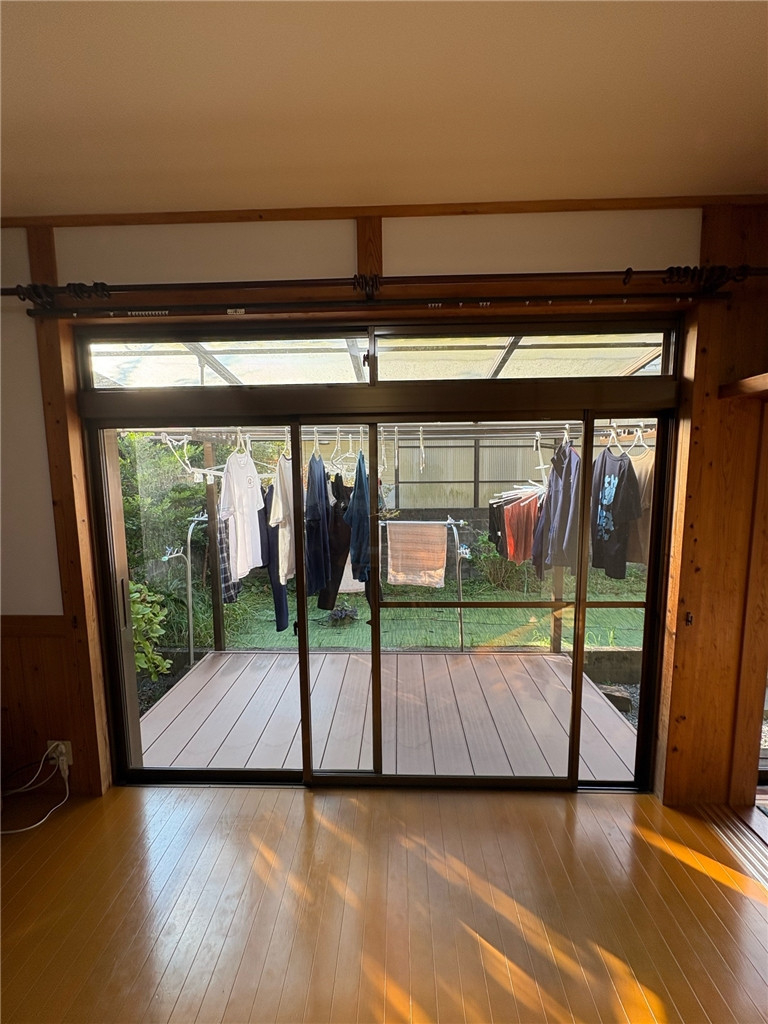 石田トーヨー住器の【補助金活用】「この窓、付けられる？」に答えます。出窓・三角出窓・欄間付き窓も内窓OK！の施工前の写真2