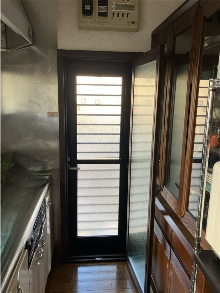 石田トーヨー住器の【補助金活用】冬のヒヤッ…はここから！勝手口＆開き窓を断熱リフォームしましたの施工後の写真1