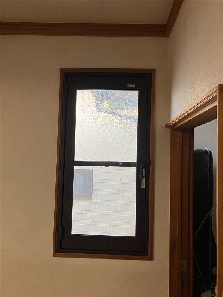 石田トーヨー住器の【補助金活用】冬のヒヤッ…はここから！勝手口＆開き窓を断熱リフォームしましたの施工後の写真3