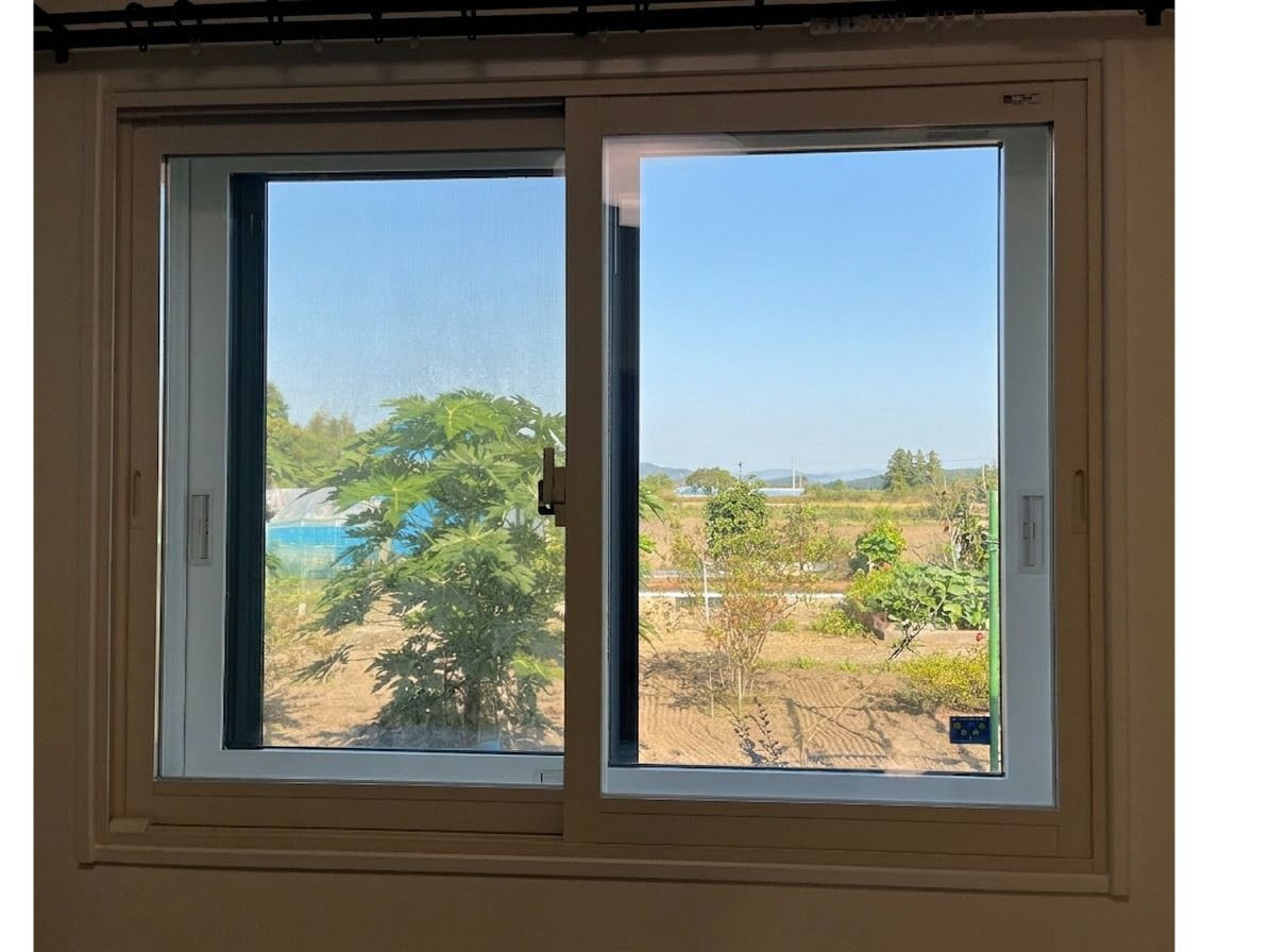 石田トーヨー住器のスタッフ宅で検証！内窓で冬の電気使用量が約18％削減！の施工後の写真2