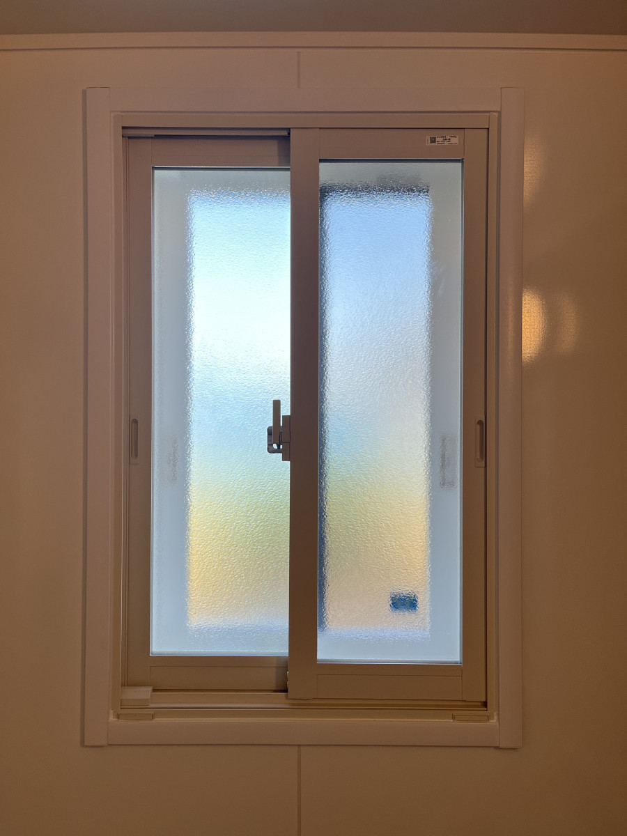 石田トーヨー住器のスタッフ宅で検証！内窓で冬の電気使用量が約18％削減！の施工後の写真3