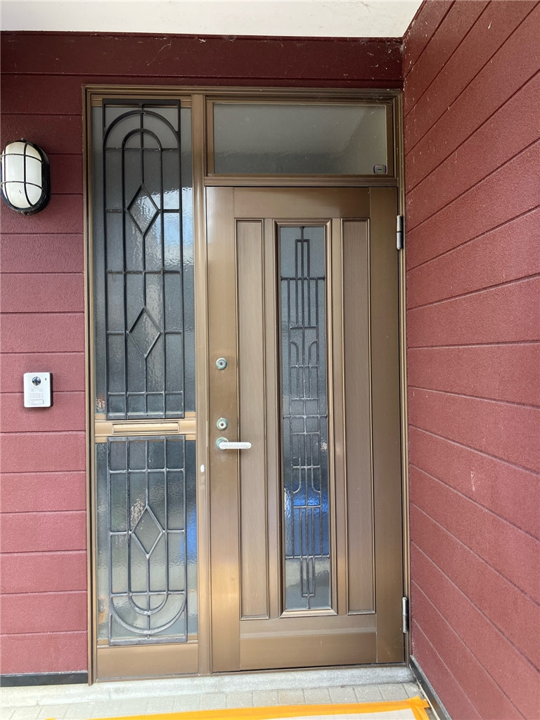 石田トーヨー住器の【宮崎県宮崎市】他社で高くて諦めかけた玄関リフォーム…実はお得にできました！の施工前の写真1