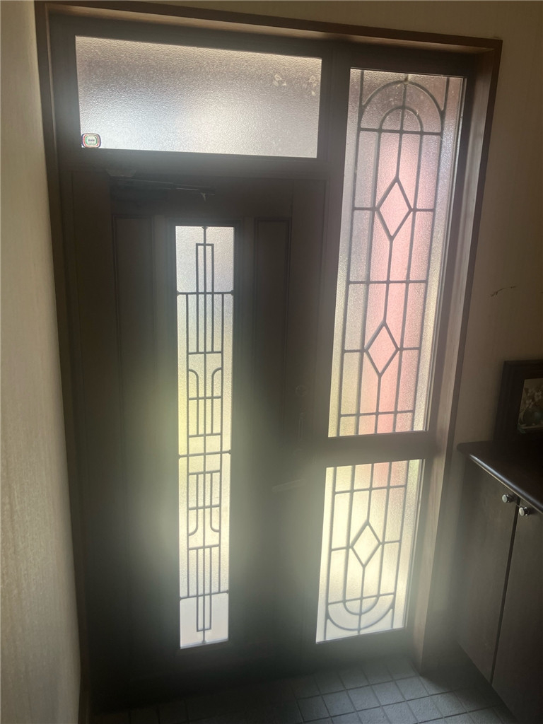 石田トーヨー住器の【宮崎県宮崎市】他社で高くて諦めかけた玄関リフォーム…実はお得にできました！の施工前の写真2