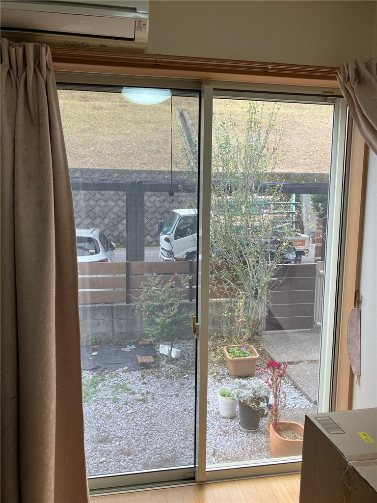 石田トーヨー住器の【宮崎市】内窓リフォームで断熱効果を実感！二世帯住宅にインプラス21カ所施工＋補助金69.9万円活用の施工前の写真1