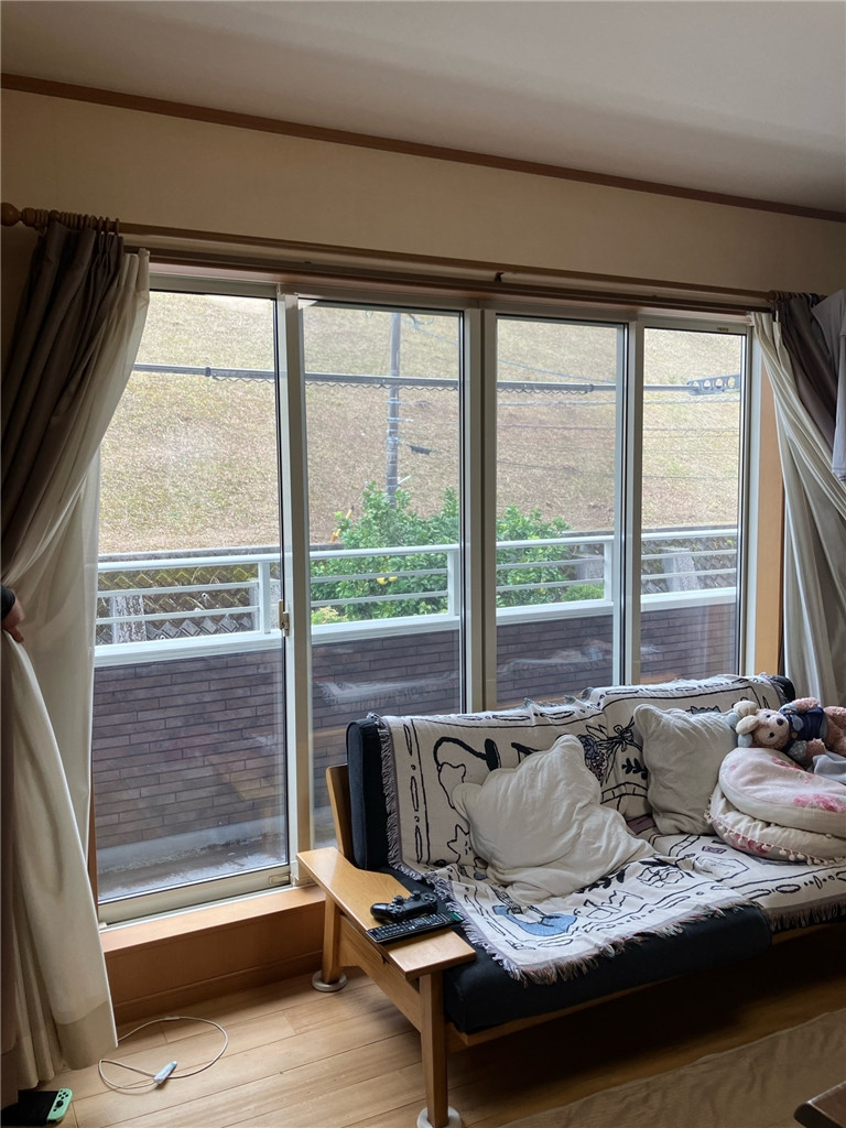 石田トーヨー住器の【宮崎市】内窓リフォームで断熱効果を実感！二世帯住宅にインプラス21カ所施工＋補助金69.9万円活用の施工前の写真2