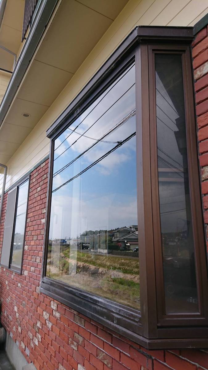 石田トーヨー住器の店舗窓のガラス入替の施工後の写真1