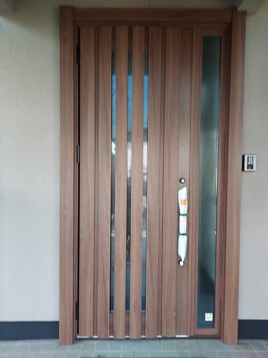 FGネクストの玄関ドアのリフォーム工事の施工後の写真1
