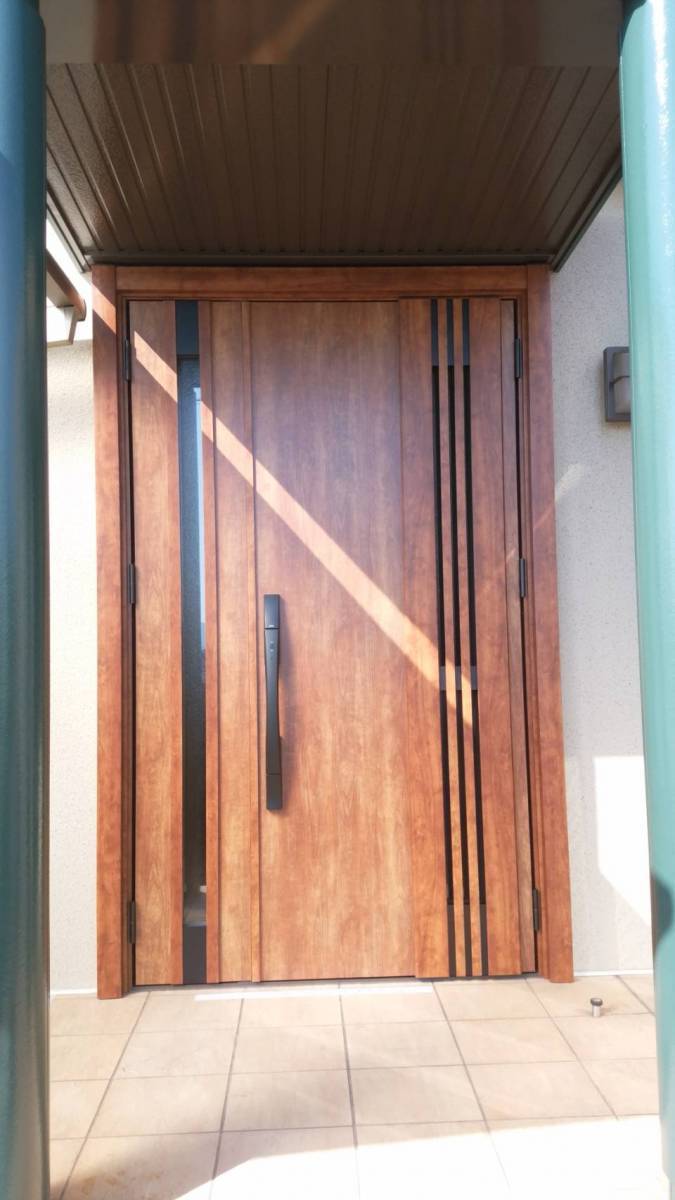 FGネクストの玄関ドアのリフォームの施工後の写真1