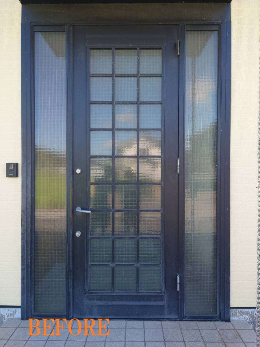 FGネクストの玄関ドアの取替え（採風ドア）の施工前の写真1
