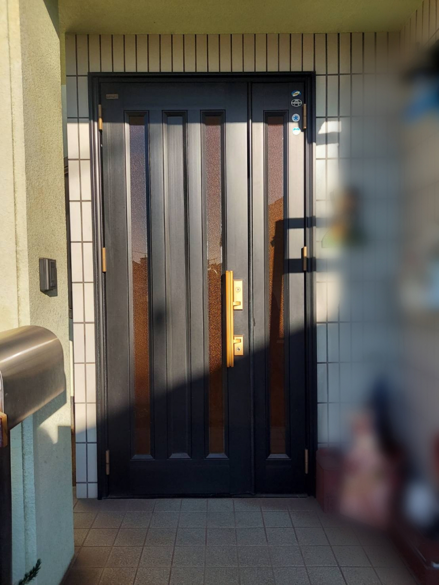 FGネクストの玄関ドアの交換（福山市）の施工前の写真1
