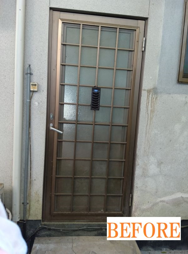 FGネクストの玄関引戸＆勝手口ドアの交換（尾道市）の施工前の写真2