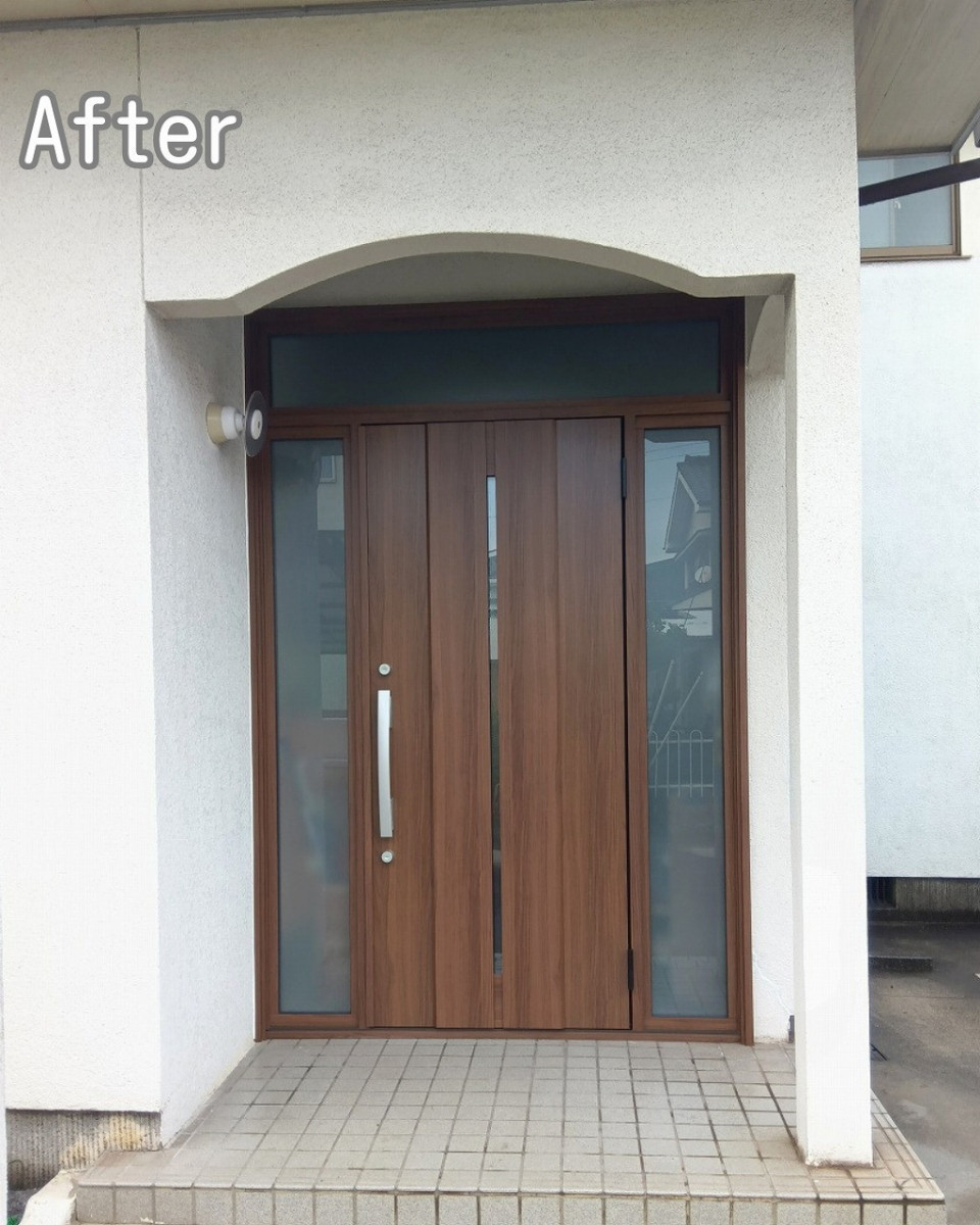 FGネクストの福山で古い玄関を1日で交換！袖ガラス撤去を含む施工実例の施工後の写真1