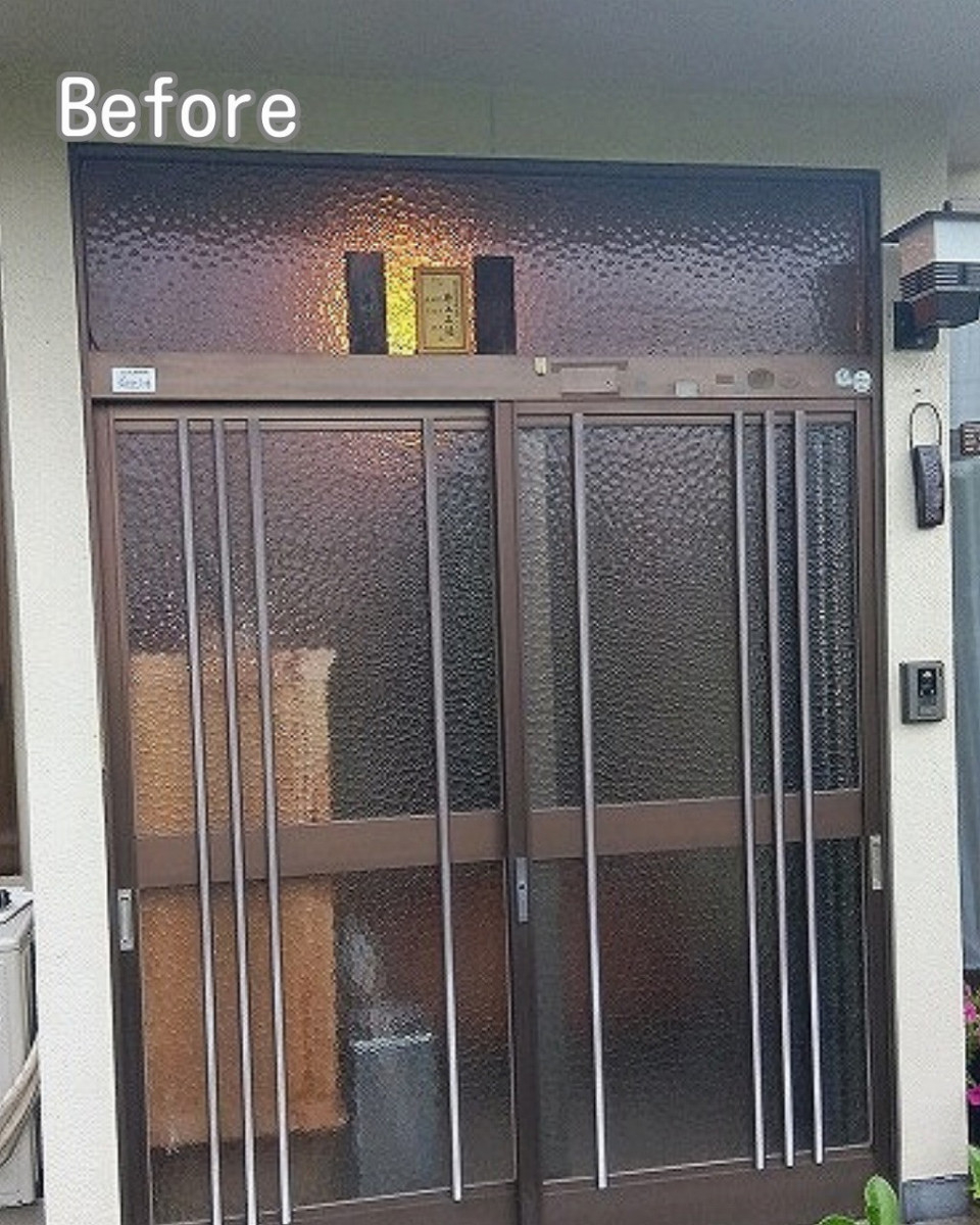 FGネクストの玄関引戸が重くて開けづらい…福山で快適な玄関へ生まれ変わった施工事例の施工前の写真1