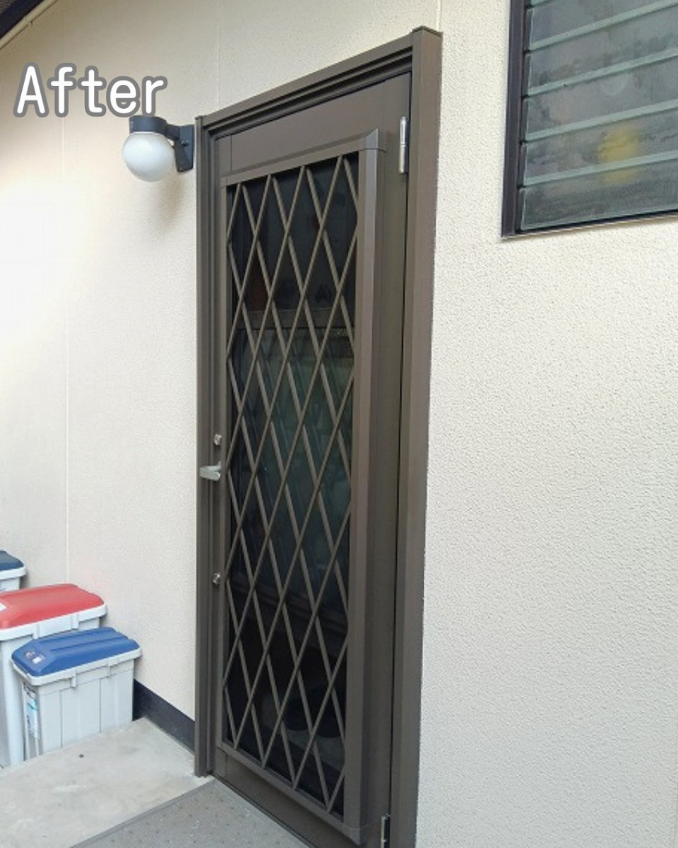 FGネクストの福山・府中市で勝手口交換｜上げ下げ窓の閉まり不良をリシェントで解決した施工事例の施工後の写真1