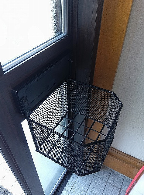 FGネクストの広島県府中市｜玄関ドア交換＆ポスト取付リフォーム施工事例（リシェント・1日完工）の施工後の写真3