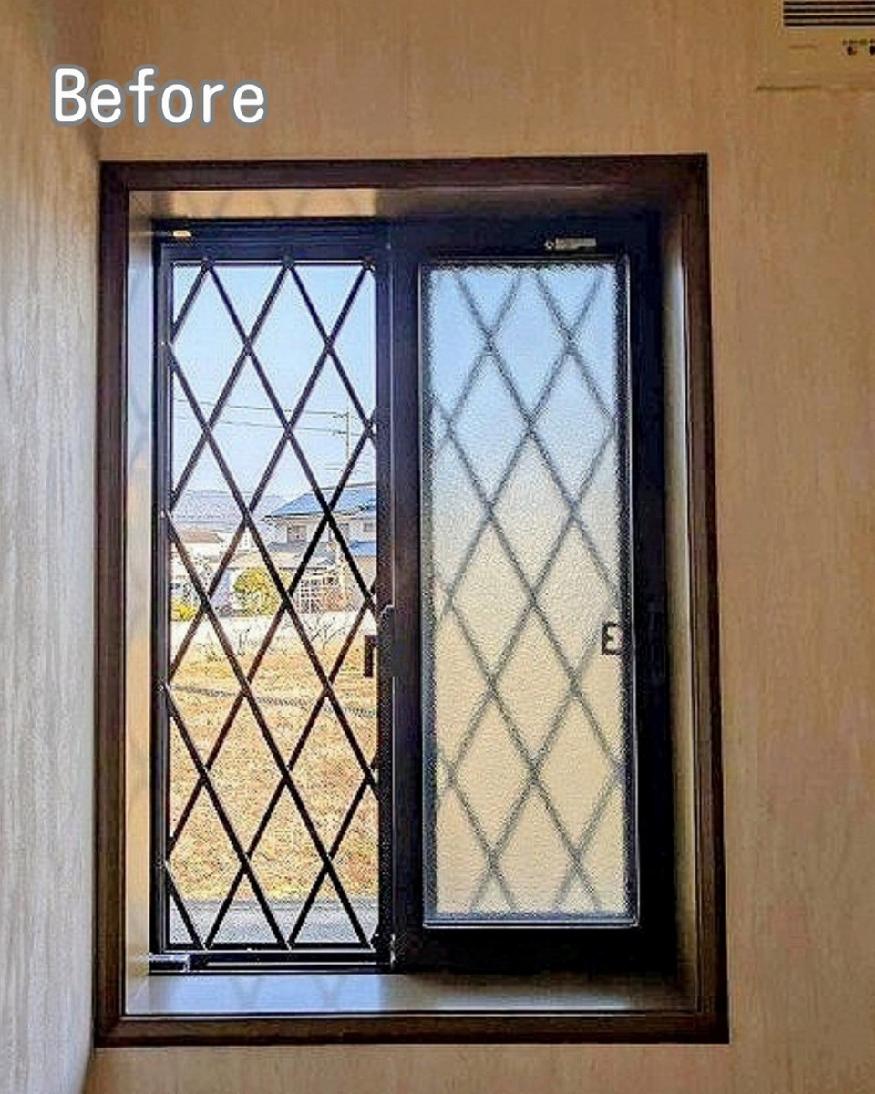 FGネクストのトイレ・脱衣所の小窓にも内窓交換を！大きな窓と一緒に設置してお得に断熱対策｜福山市の施工事例の施工前の写真1