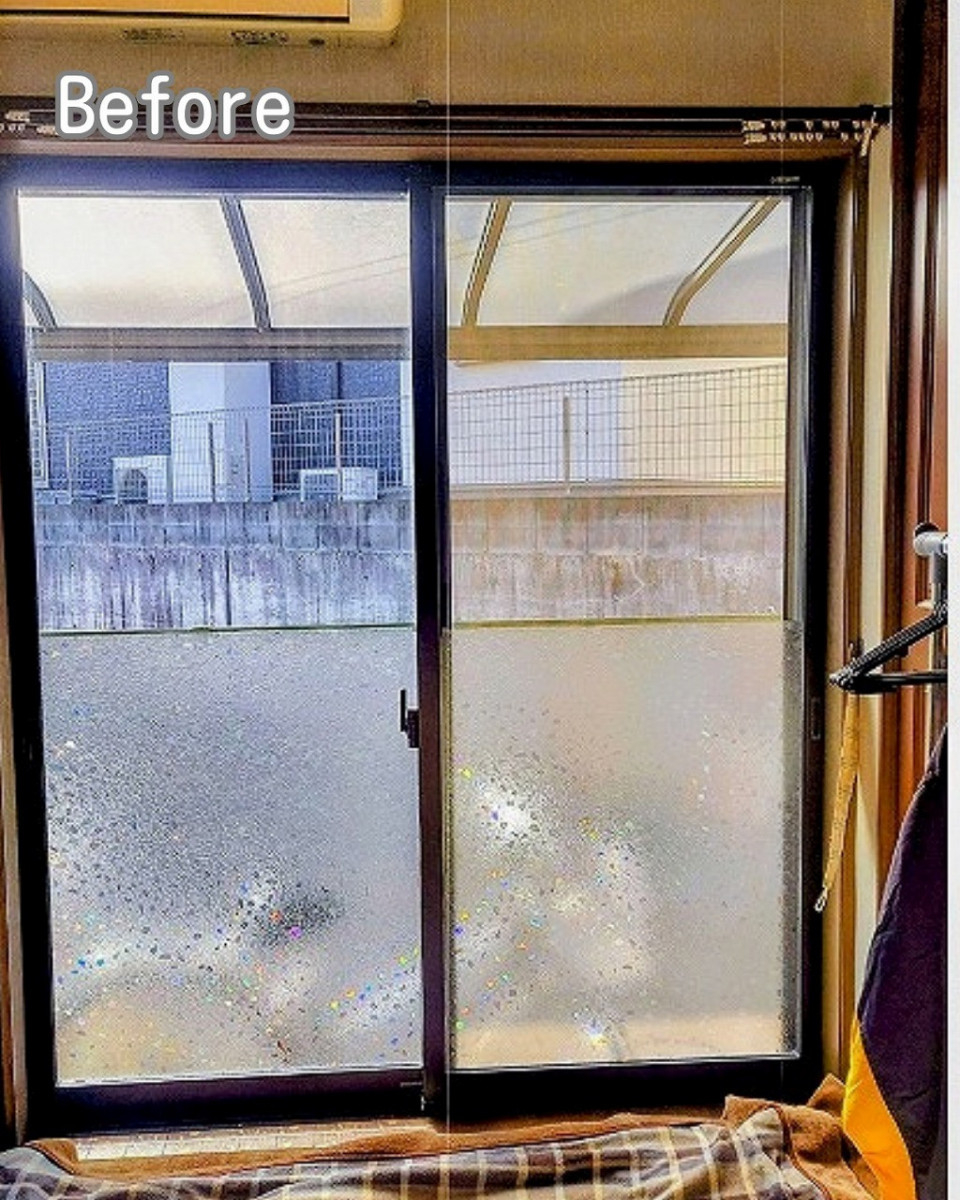 FGネクストのトイレ・脱衣所の小窓にも内窓交換を！大きな窓と一緒に設置してお得に断熱対策｜福山市の施工事例の施工前の写真2