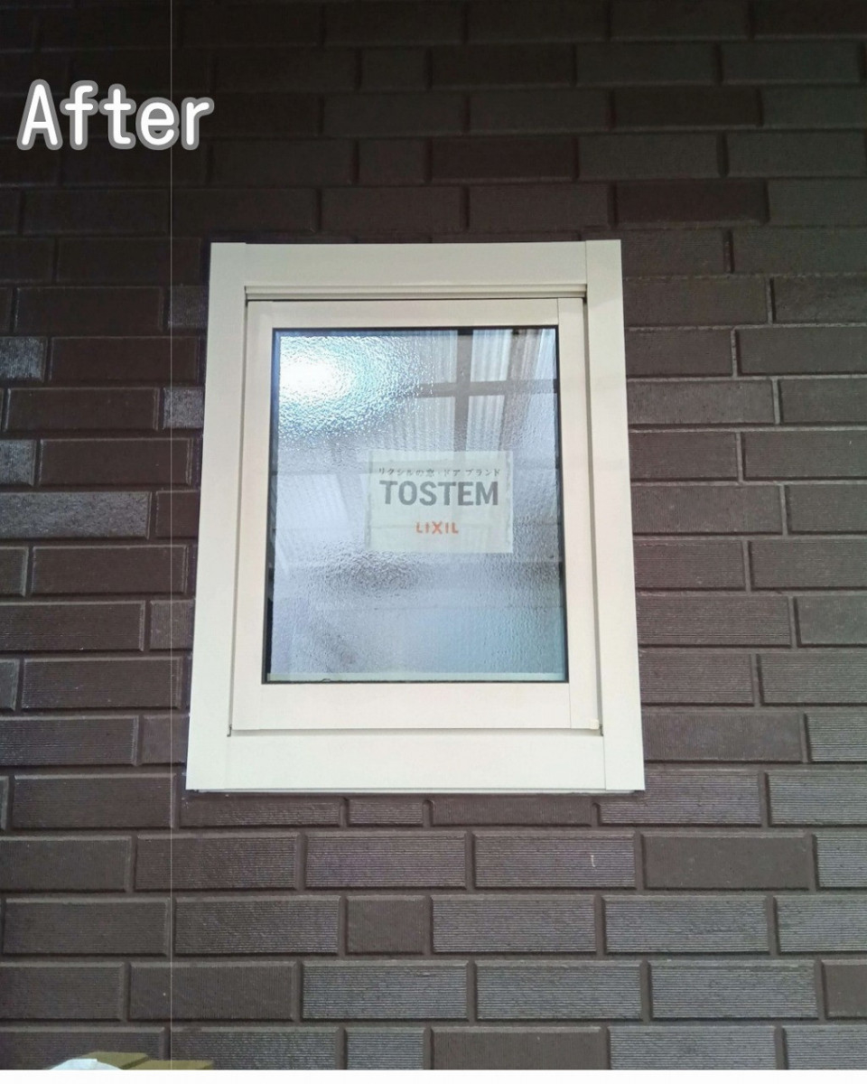FGネクストの【施工事例・福山】脱衣所・トイレのルーバー窓を縦すべり窓に交換＋浴室に内窓を設置した事例の施工後の写真1
