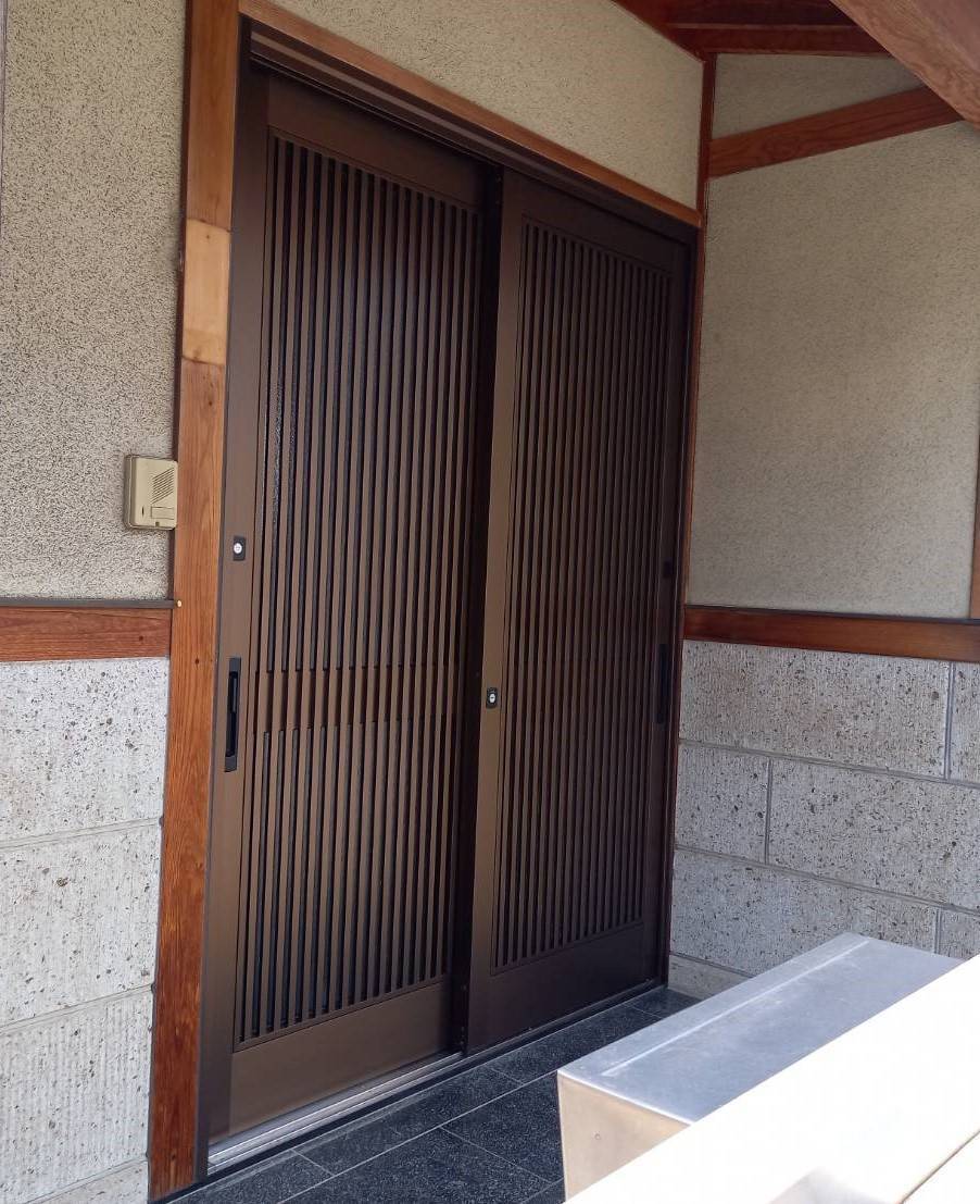 ホテイヤトーヨー住器の玄関引戸を入れ替えて断熱性能が上がりました‼の施工後の写真1