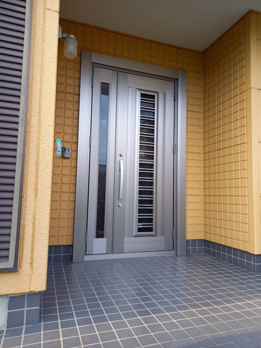 ホテイヤトーヨー住器の玄関を採風タイプにリフォームして快適に🎵の施工後の写真2