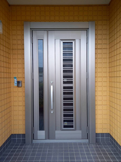 ホテイヤトーヨー住器の玄関を採風タイプにリフォームして快適に🎵施工事例写真1