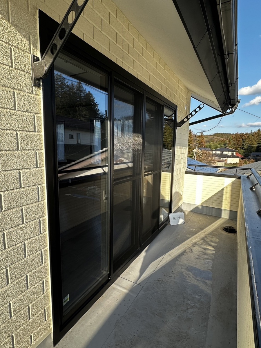 ホテイヤトーヨー住器の【施工動画公開中】《益子町》(補助金対象)この大きな窓、実は・・・の施工後の写真1