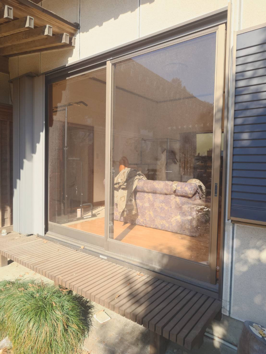 ホテイヤトーヨー住器の【施工動画公開中】《補助金》【益子町】どうしよう💦内窓がつけられない!?寒くて大きいマド取替窓で解決の施工前の写真1