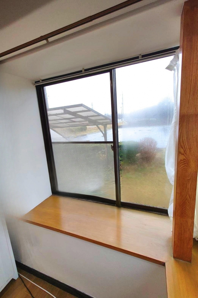 ホテイヤトーヨー住器の≪補助金対象商品≫【真岡市】こんな場所にも内窓が?!!の施工前の写真1