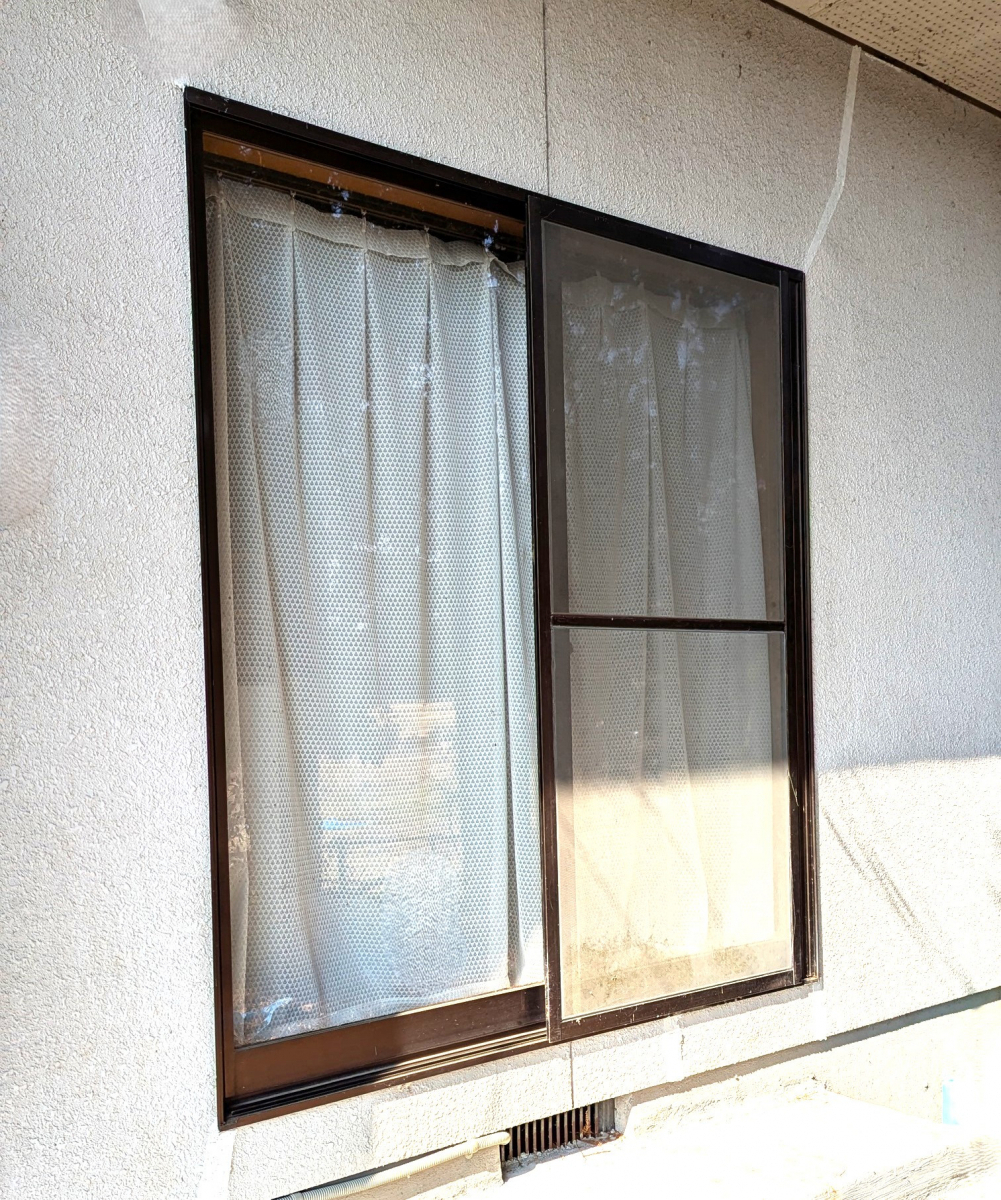 ホテイヤトーヨー住器の【矢板市】後付シャッターで防犯対策 窓を守って、安心安全!断熱効果もあります!の施工前の写真1
