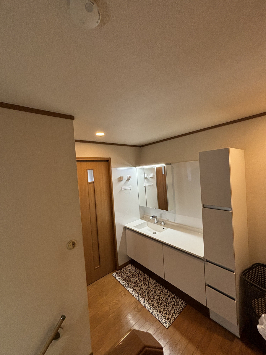 ホテイヤトーヨー住器の【真岡市】ホテルのような優雅な洗面空間への施工後の写真1