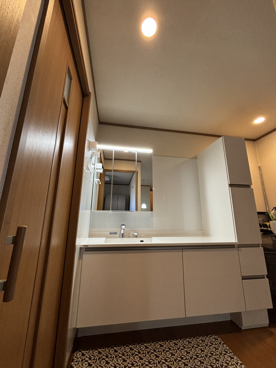 ホテイヤトーヨー住器の【真岡市】ホテルのような優雅な洗面空間への施工後の写真2