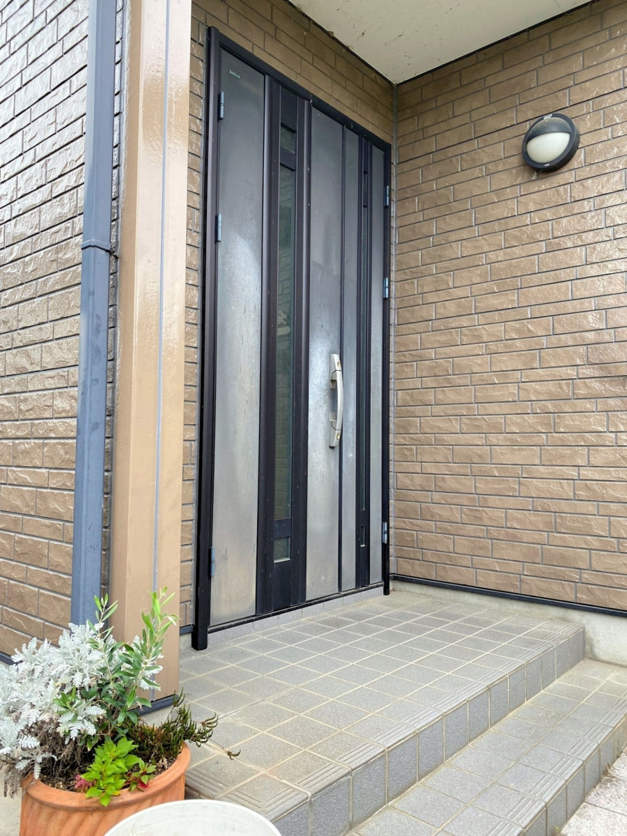 ホテイヤトーヨー住器の【弊社施工動画公開中】鹿沼市:LIXILリシェント採風ドアの驚きの効果とは?の施工前の写真2