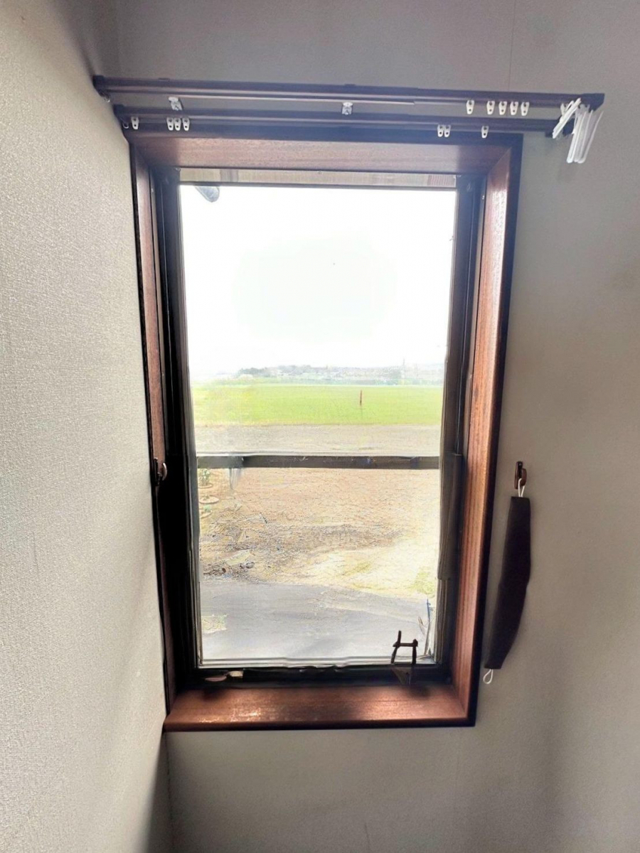 ホテイヤトーヨー住器の【小山市】開けても安心？内窓“制限アーム”で安全性UP！の施工前の写真1