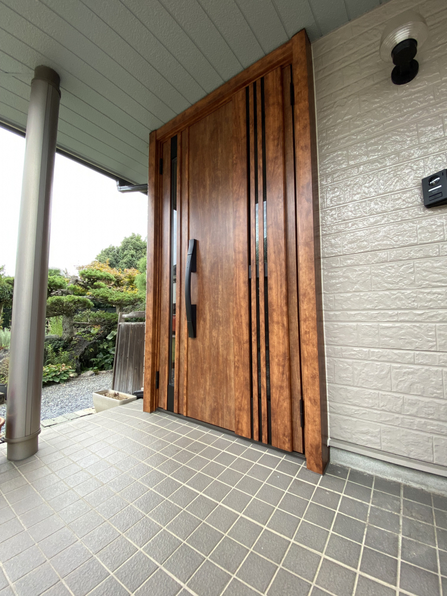 ホテイヤトーヨー住器の【弊社施工動画公開中】【栃木市】明るくかっこよくしたい・・・え？玄関てこんなに変わる！の施工後の写真2