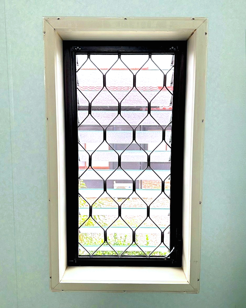 ホテイヤトーヨー住器の【茨城県結城市】《補助金対象商品》こんな窓にも内窓取付可能！寒さ・すきま風・砂ぼこり を一気に解決！の施工前の写真1