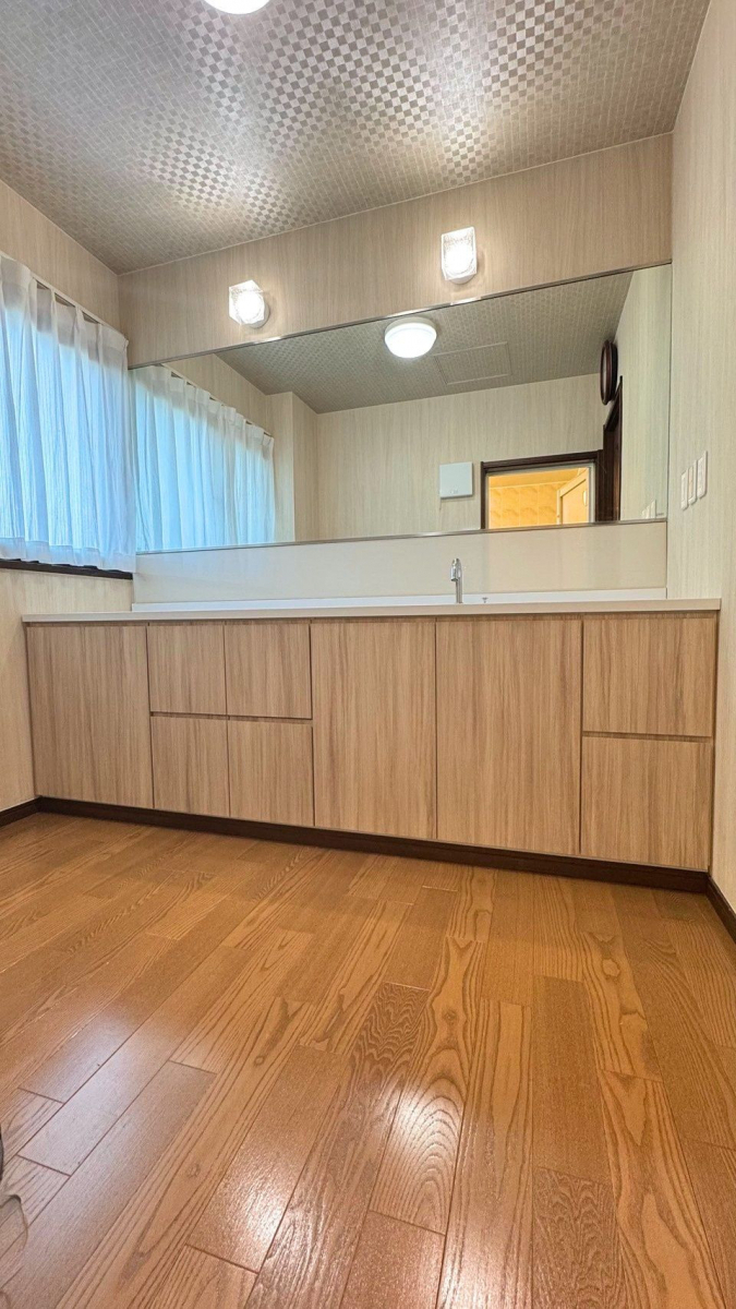 ホテイヤトーヨー住器のスタイリッシュと使いやすさを両立した造作洗面リフォーム！の施工後の写真3