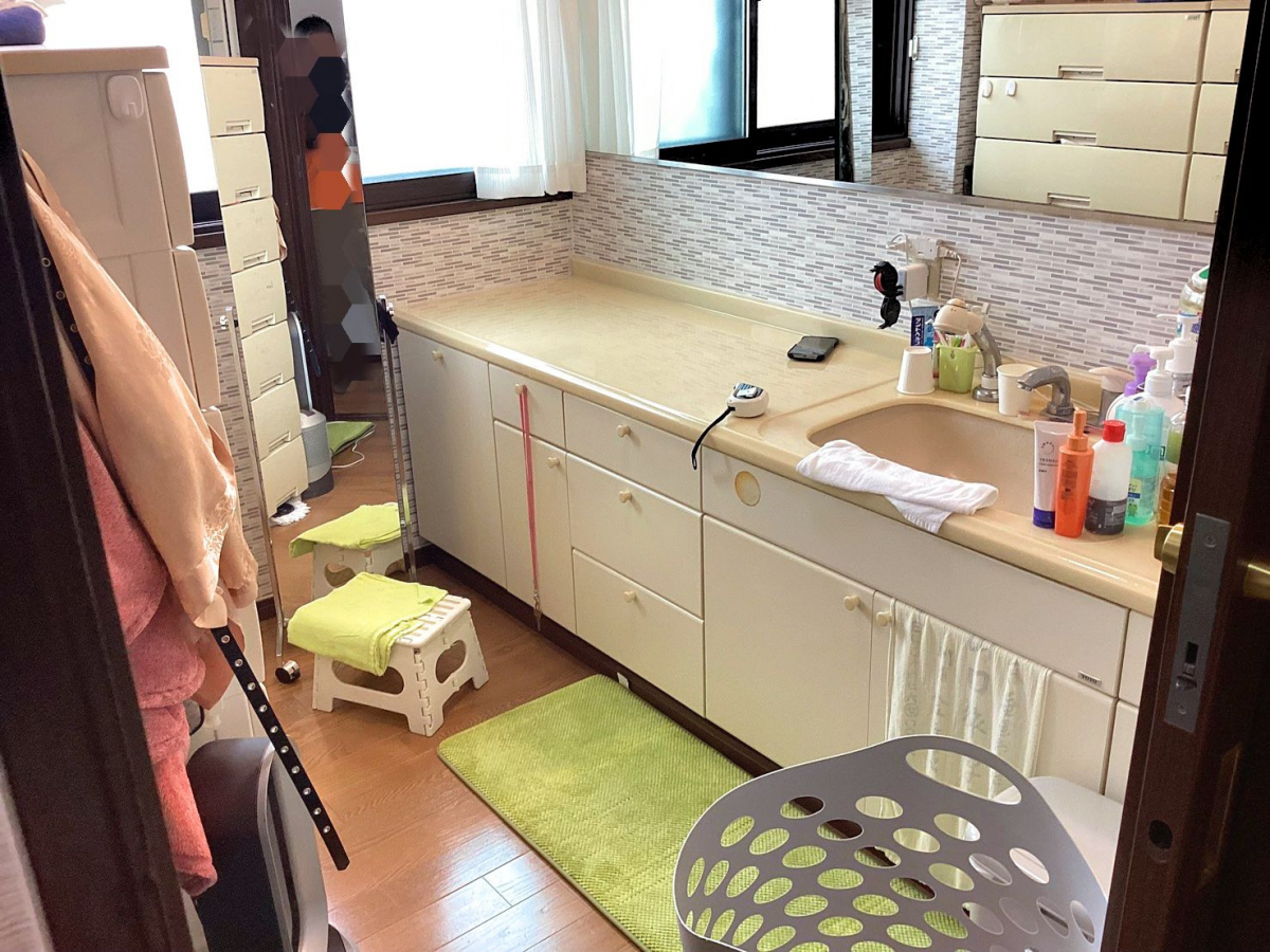 ホテイヤトーヨー住器のスタイリッシュと使いやすさを両立した造作洗面リフォーム！の施工前の写真1