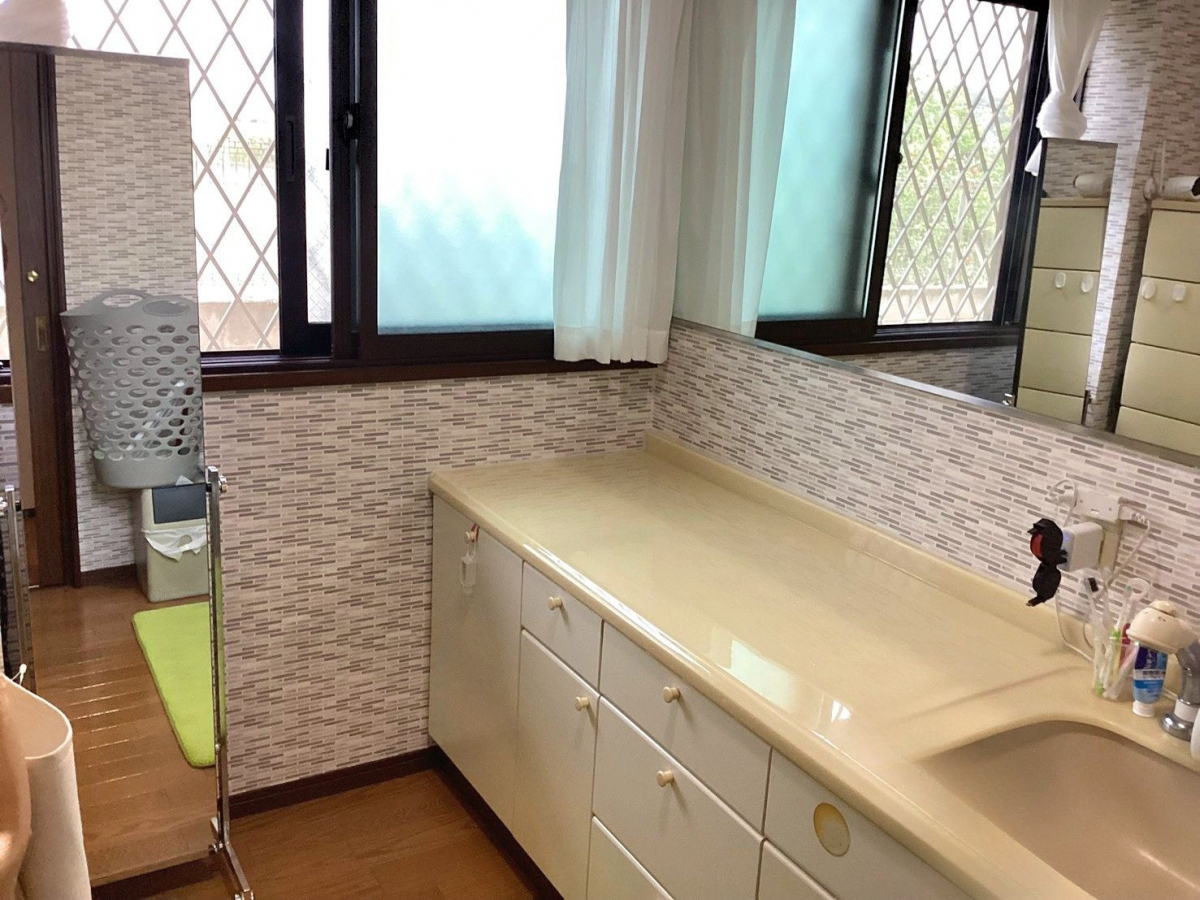 ホテイヤトーヨー住器のスタイリッシュと使いやすさを両立した造作洗面リフォーム！の施工前の写真2