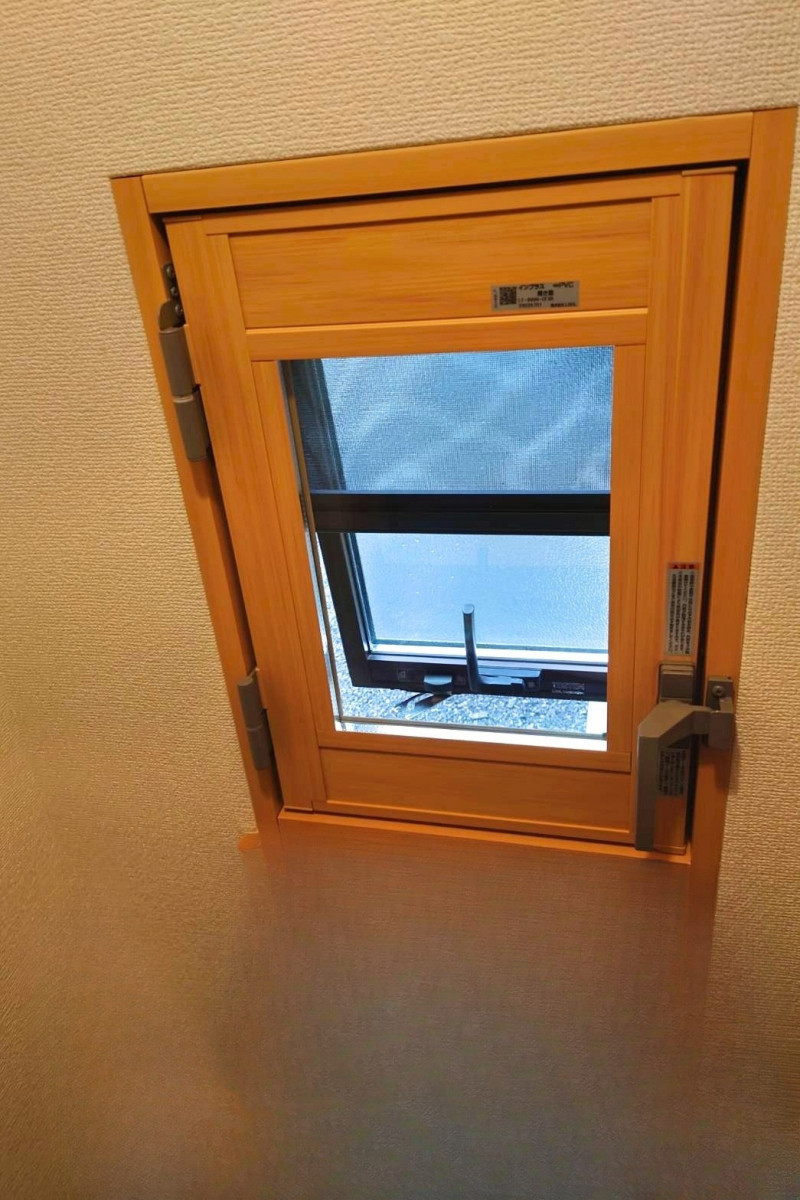 ホテイヤトーヨー住器の【宇都宮市】トイレの『ヒヤッ』は、窓で消せる。一番小さな部屋に、一番大きな安心を。の施工後の写真1