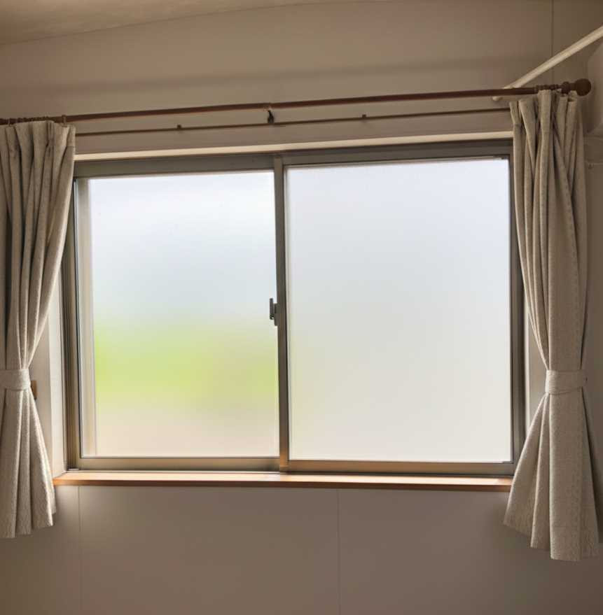 ホテイヤトーヨー住器の【真岡市】内窓は家族への最高のプレゼント！お部屋の「震える寒さ」と「夏の強い日差し」一気に解決！の施工前の写真1